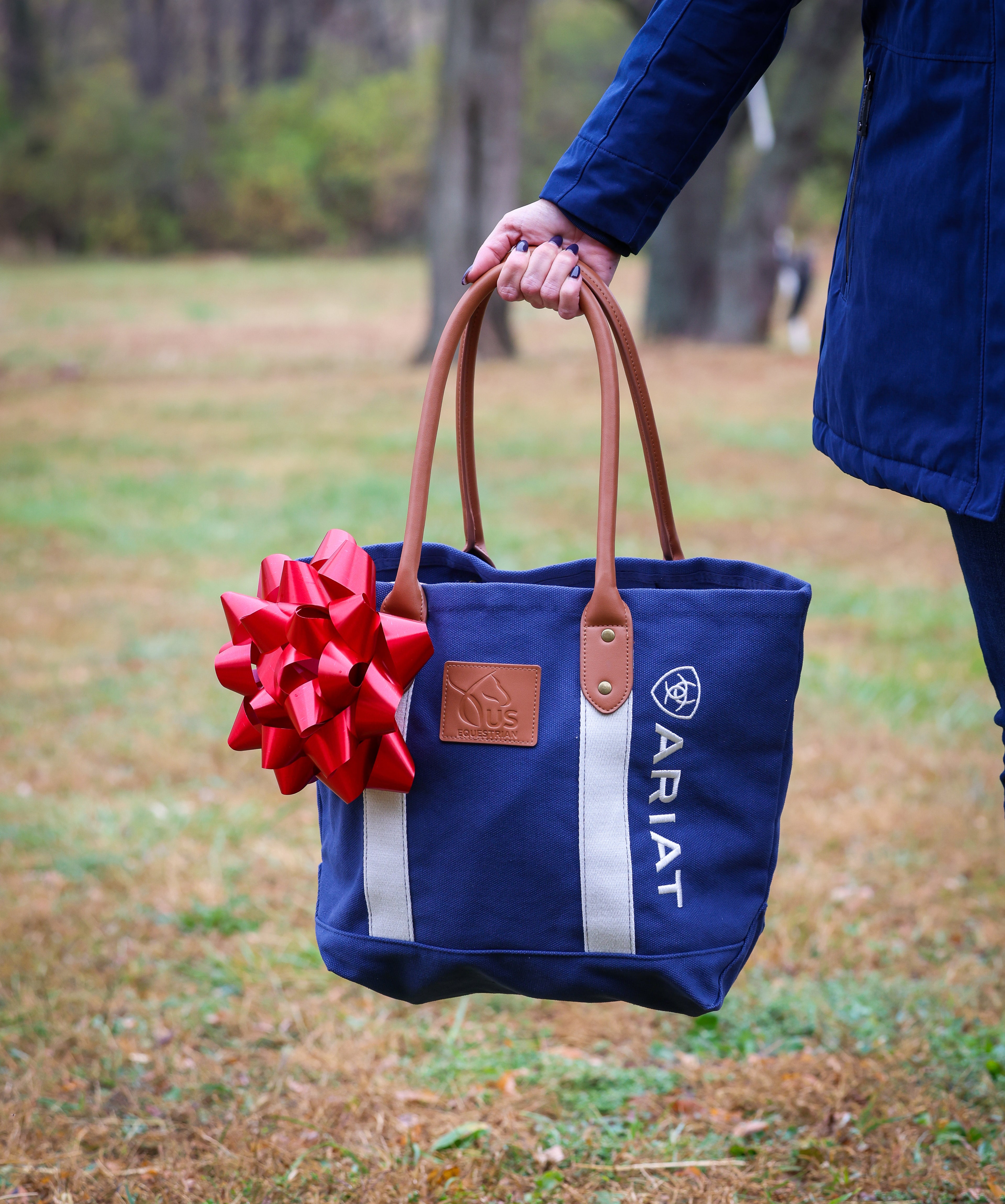Navy tote with leather straps