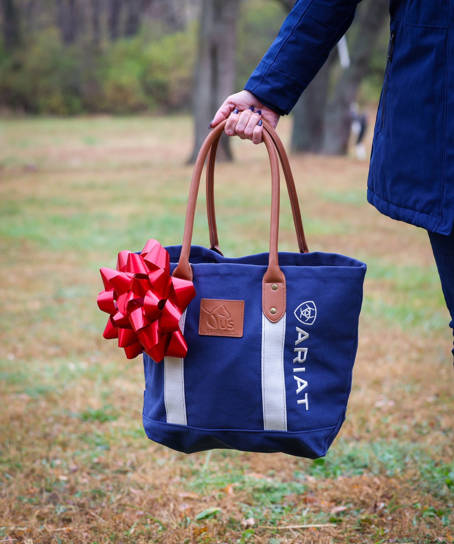 Navy tote with leather straps